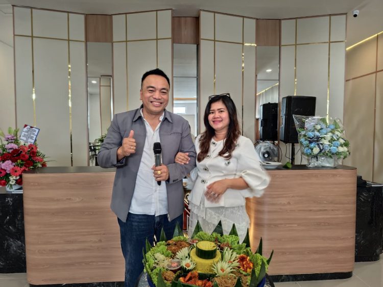 Marolop S Manurung dan istri Novayana br Lumbantobing ( Istimewa )