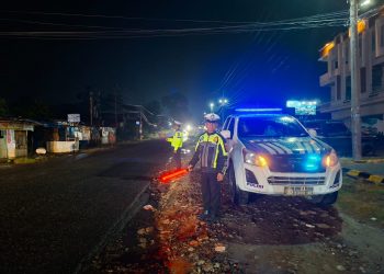 Personil Satlantas Polres Simalungun saat lakukan Blue Light Patrol di lintas Siantar - Perdagangan ( Humas Polres Simalungun )