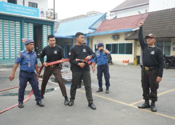 Petugas PLN UP3 Pematangsiantar saat mengikuti kegiatan siaga tanggap darurat.( PLN UP3 Pematangsiantar )