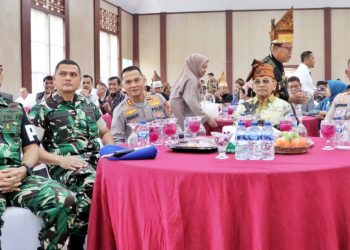 Bupati Simalungun Anton Achmad Saragih saat hadiri acara pisah sambut Kapolres Simalungun ( Diskominfo Simalungun )