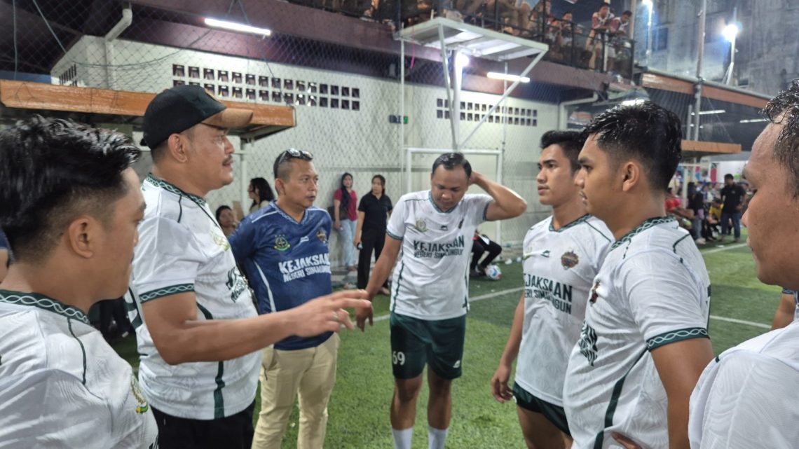 Tim Mini Soccer Kejari Simalungun saat berada dilapangan usai melakukan pertandingan ( Humas Kejari Simalungun )