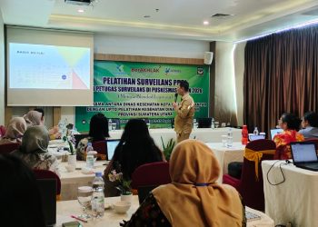 Kepala Dinas Kesehatan Urat H Simanjuntak saat memberikan sambutan acara pelatihan Surveilans PD3I ( Dinkes Kota Pematangsiantar )