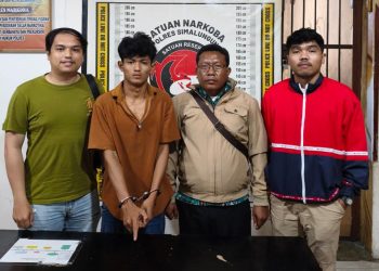 Remaja berinisial PR yang diamankan Polisi terduga pelaku penyalahgunaan Narkotika jenis ganja. ( Humas Polres Simalungun )