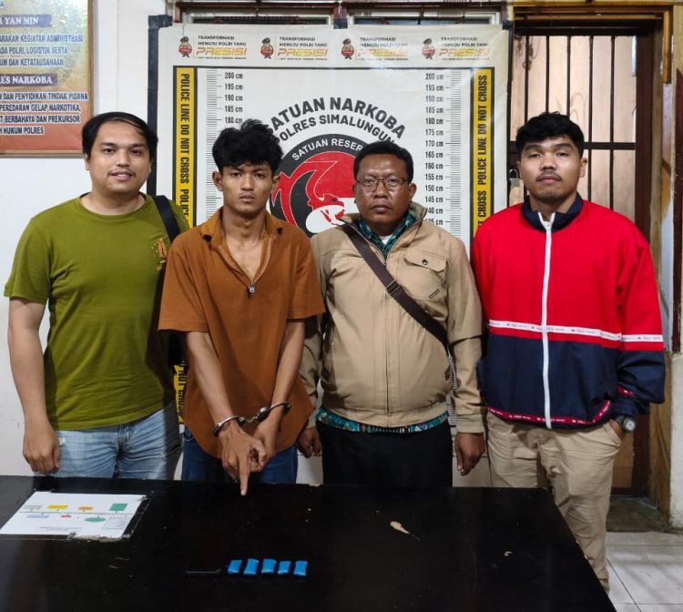 Remaja berinisial PR yang diamankan Polisi terduga pelaku penyalahgunaan Narkotika jenis ganja. ( Humas Polres Simalungun )