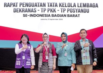 Ketua TP PKK Kabupaten Simalungun, Ny Hj Darmawati Anton Achmad Saragih, saat hadiri rapat penguatan tata kelola lembaga Dekranas di Jakarta ( Diskominfo Simalungun )