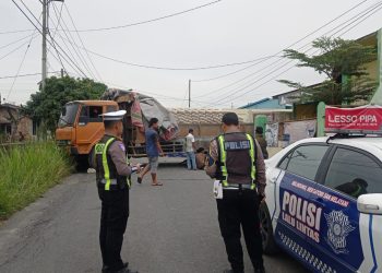 Lokasi truck pengangkut semen saat mengalami patah as ( Istimewa )