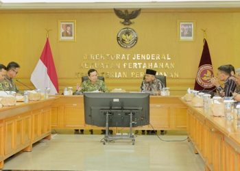 Bupati Simalungun Dr. H. Anton Achmad Saragih saat bertemu Direktur Jenderal Kekuatan Pertahanan (Dirjen Kuathan) Kementerian Pertahanan RI, H. Haris Haryanto, di Jakarta ( Diskominfo Simalungun )