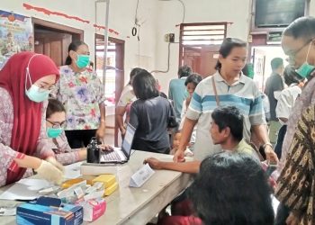 Pihak Dinkes Simalungun saat melakukan Skrining TB di Jawa Maraja Bah Jambi Simalungun ( Diskominfo Simalungun )