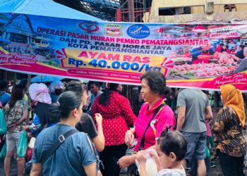 Operasi pasar murah dipasar Horas kota Pematangsiantar ( Herry Sinaga )