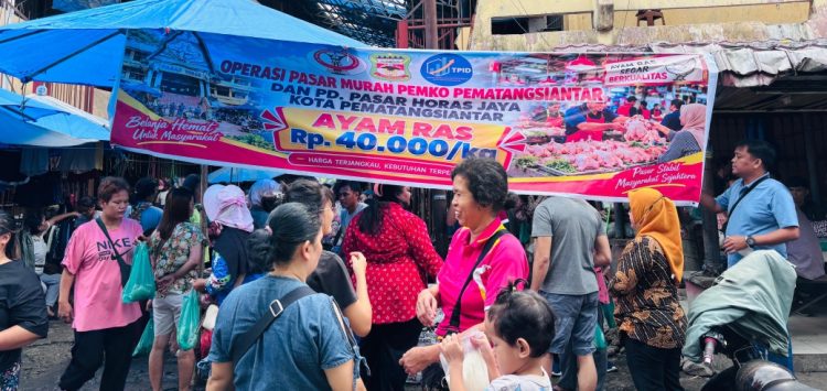 Operasi pasar murah dipasar Horas kota Pematangsiantar ( Herry Sinaga )