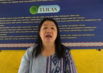 Kepala Sekolah SMP Negeri 12 Kota Pematangsiantar Imelda Samosir ( Herry Sinaga )