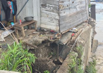 Rumah yang mengalami rusak akibat terjangan banjir di Haranggaol ( BPBD Simalungun )