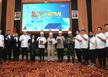 Wali Kota Pematangsiantar Wesly Silalahi saat hadiri acara pelantikan pengurus HIPMI Kota Pematangsiantar. ( Diskominfo Kota Pematangsiantar )