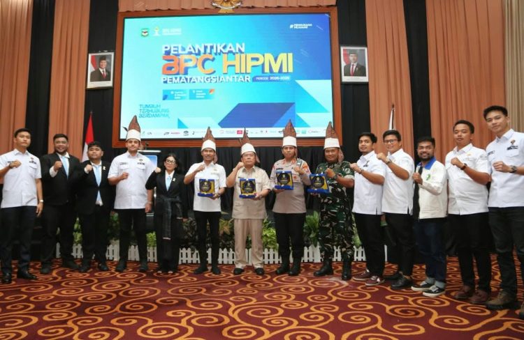 Wali Kota Pematangsiantar Wesly Silalahi saat hadiri acara pelantikan pengurus HIPMI Kota Pematangsiantar. ( Diskominfo Kota Pematangsiantar )