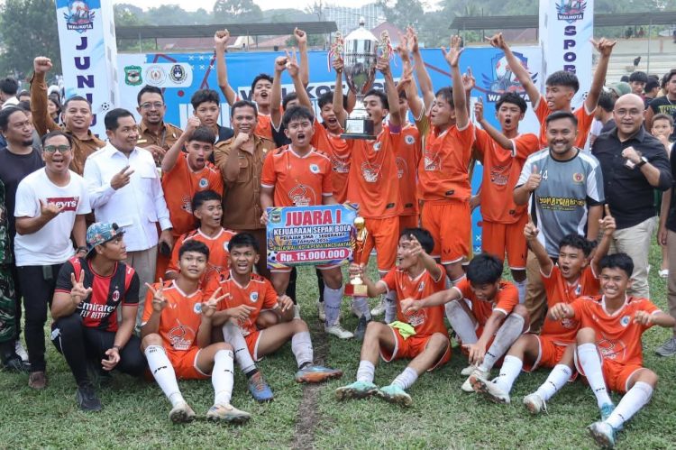 Saat perayaan SMAN 2 Kota Pematangsiantar memenangkan piala Wali Kota Pematangsiantar 2026. ( Diskominfo Kota Pematangsiantar )