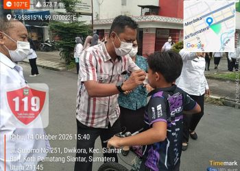Dinas Kesehatan Kota Pematangsiantar saat melakukan pembagian masker kepada masyarakat. ( Dinas Kesehatan Kota Pematangsiantar )