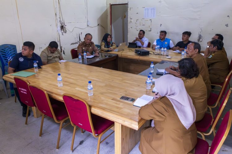 Pemko Siantar bersama pengurus DPD KNPI Kota Pematangsiantar saat gelar rapat. ( Diskominfo Kota Pematangsiantar )