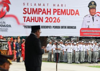 Wali kota Pematangsiantar Wesly Silalahi saat pimpin upacara Sumpah Pemuda. ( Diskominfo Kota Pematangsiantar )