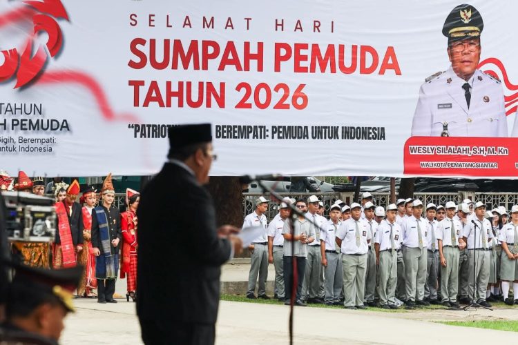 Wali kota Pematangsiantar Wesly Silalahi saat pimpin upacara Sumpah Pemuda. ( Diskominfo Kota Pematangsiantar )