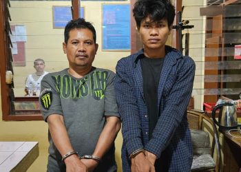 Dua pelaku penyalahgunaan Narkotika jenis sabu dan barang bukti yang diamankan Polisi ( Humas Polres Simalungun )
