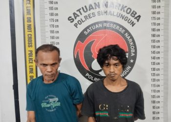 Dua pria yang diamankan Polisi karena ganja ( Humas Polres Simalungun )