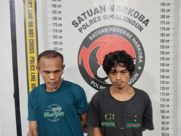 Dua pria yang diamankan Polisi karena ganja ( Humas Polres Simalungun )