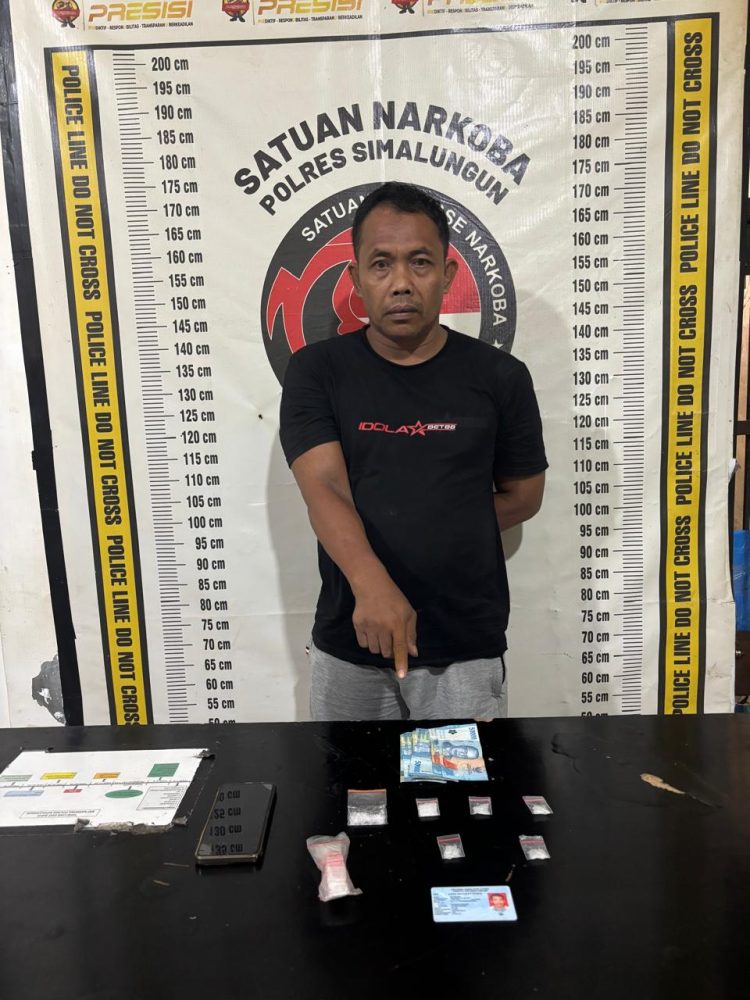 Warga Nagori Siringan-ringan Kecamatan Ujung Padang Kabupaten Simalungun yang diamankan Polisi karena sabu. ( Humas Polres Simalungun )