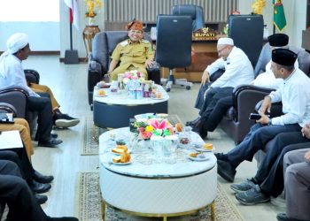Bupati Simalungun Anton Achmad Saragih saat menerima kunjungan MUI Simalungun. ( Diskominfo Simalungun )