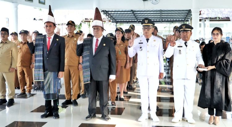Pejabat Simalungun saat pengambilan sumpah pada pelantikan. ( Diskominfo Simalungun)