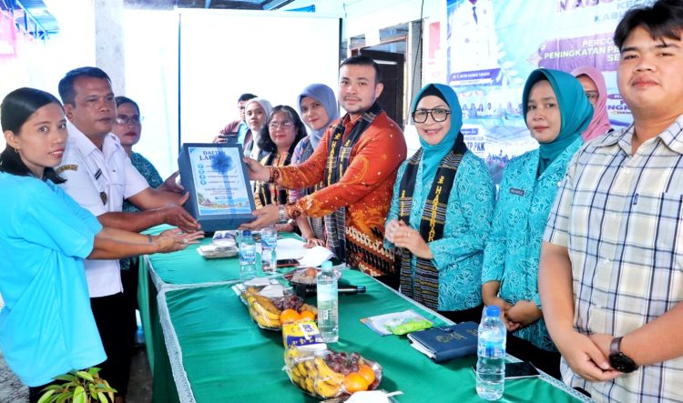Tim Evaluasi Provinsi Sumatera Utara, saat datang ke Nagori Silou Huluan. ( Diskominfo Simalungun )