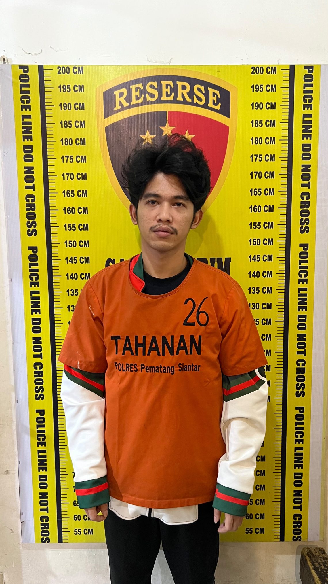 Ziw Agriva Simatupang pelaku penggelapan satu unit mobil yang diamankan Polisi. ( Istimewa )