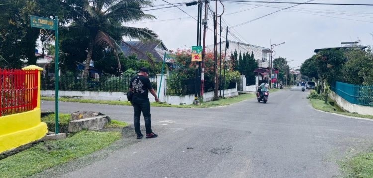 Persimpangan jalan Tarutung dan jalan Laguboti di Kelurahan Toba Kecamatan Siantar Selatan Kota Pematangsiantar. ( Herry Sinaga )