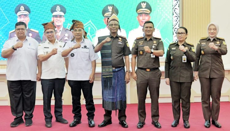 Pemkab Simalungun saat kegiatan Penguatan Kepatuhan Hukum (Legal Compliance) bersama Kajati Sumut dan Kejari Simalungun. ( Diskominfo Simalungun )