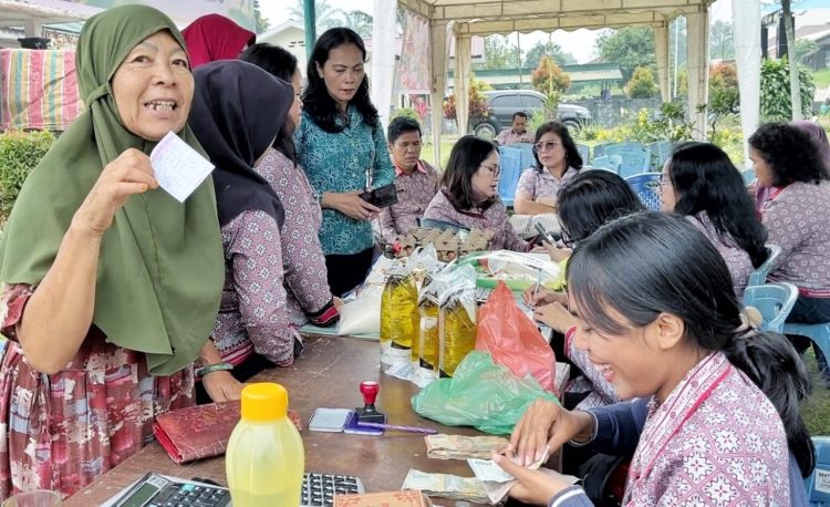 Pemkab Simalungun saat menggelar kegiatan Gerakan Pangan Murah. ( Diskominfo Simalungun )