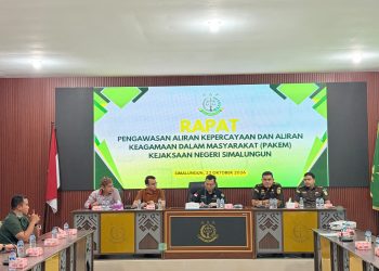 Kejatisu dan Kejari Simalungun saat menggelar pengawasan PAKEM . ( Humas Kejari Simalungun )