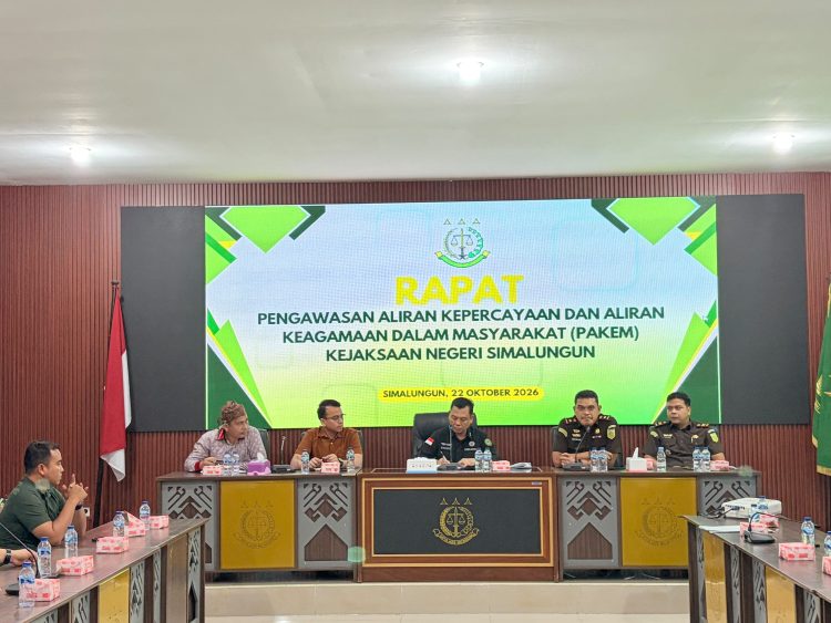 Kejatisu dan Kejari Simalungun saat menggelar pengawasan PAKEM . ( Humas Kejari Simalungun )