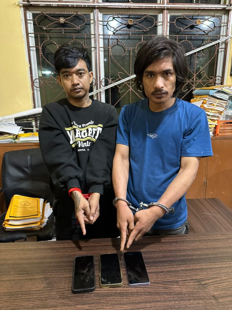 Dua pelaku pencuri Hp yang berhasil diamankan polisi. ( Humas Polres Simalungun )