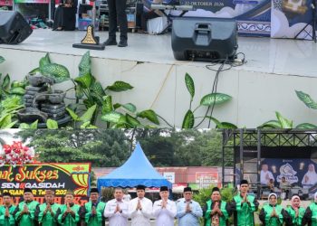 Kolase gambar atas Kepala Bagian Kesra Setdako Pematangsiantar, Rilan Syakban Pohan dan bawah poto bersama pejabat Pemko Pematangsiantar. ( Diskominfo Kota Pematangsiantar )